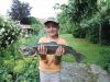 Kinderfischen macht es möglich. Die stolze Hannah mit ihrer ersten großen Regenbogenforelle (52cm)